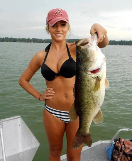 Такую рыбину и держать - то непросто 