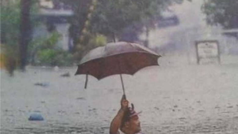 Зонтик от дождя во время наводнения