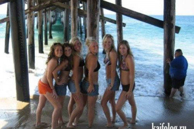 На заднем фоне