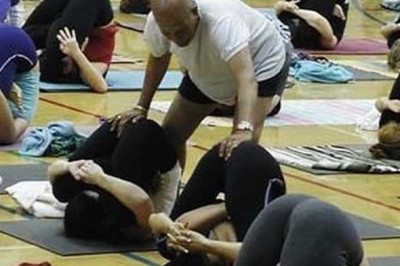 Тренер в спортзале