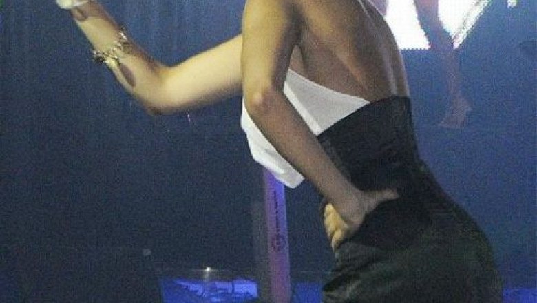 Исполняют без фонограммы 