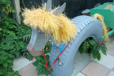 На даче пригодится любой материал