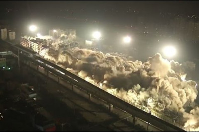 Снос целого квартала за 10 секунд 