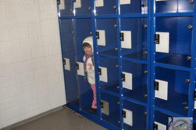 Дети в камере хранения