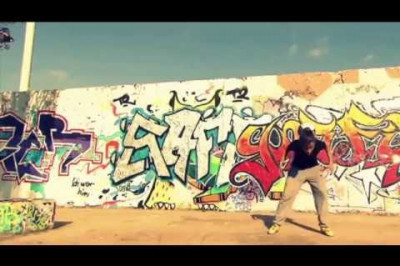 Девушки изящно владеют мячом