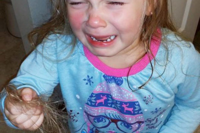 Машинка для стрижки в детских руках