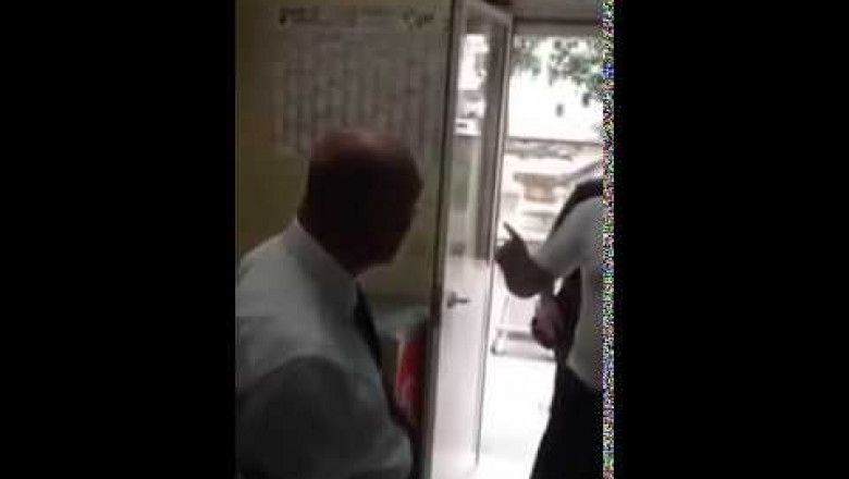 Села муха на шефа