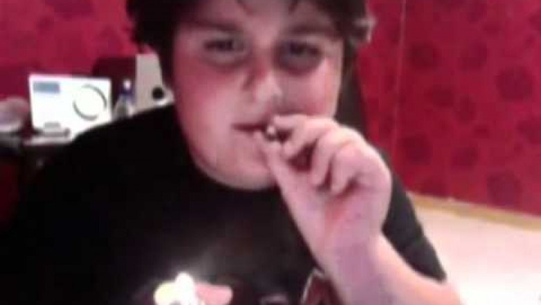 Школьник косит под Тони Монтану