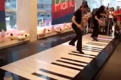 Игра ногами на пианино