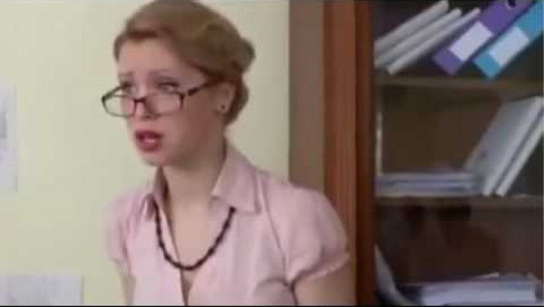 Шеф приказал сотрудницам задрать юбки 