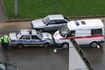 Необычные аварии автомобилей