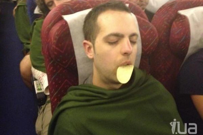 Спящие люди в транспорте