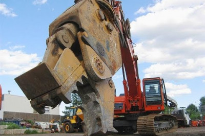 Железный монстр по кличке экскаватор