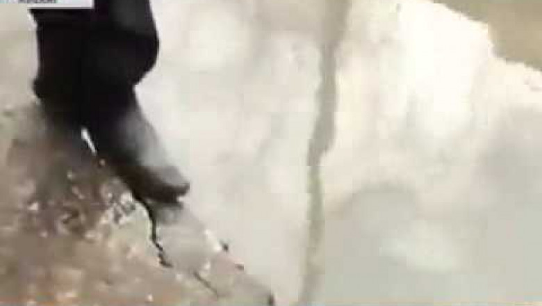 Мужик упал в яму с водой в эфире ТВ