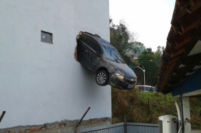 Сквозь стену