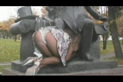 Эпичная схватка вороны и белки за кусок пиццы