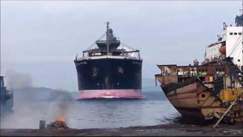 Корабли , которые не смогли остановиться в нужный момент .