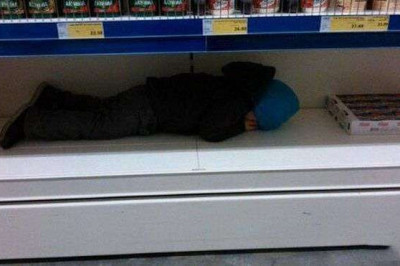 Дети играют в прятки