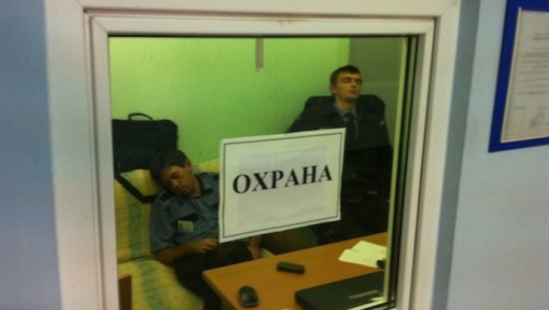 Сладкий сон на рабочем месте