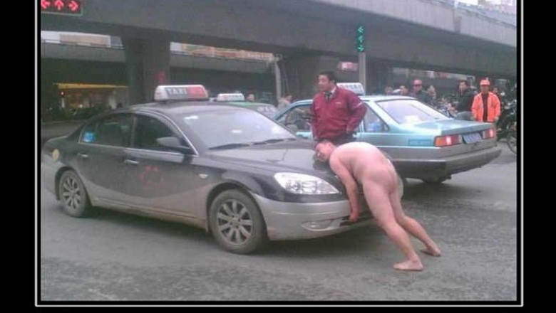 Мужик остановил автомобиль