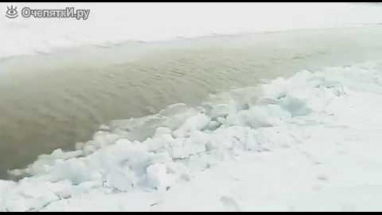 Прыжок микроавтобуса через разлом во льду