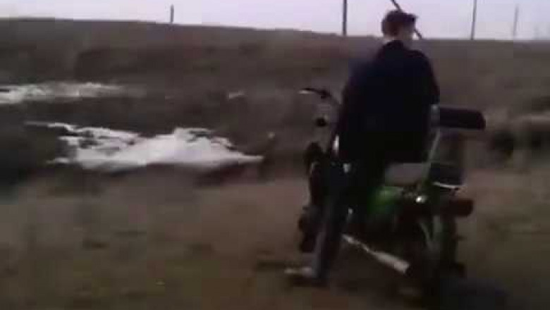 Упал с мотоциклом в речку