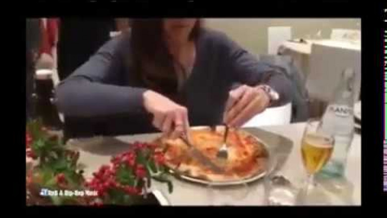 Как едят пиццу девушки и парни