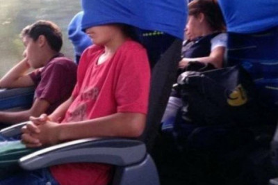 Пассажиры спят в общественном транспорте