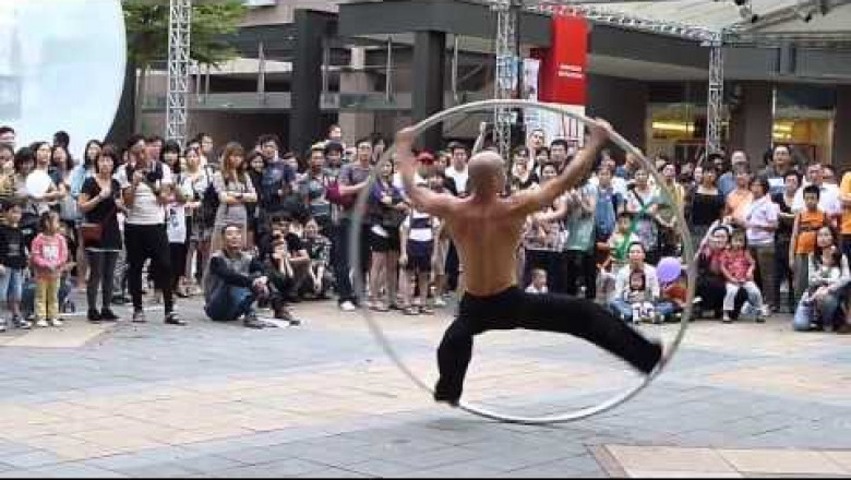 Монах явно с другой планеты 