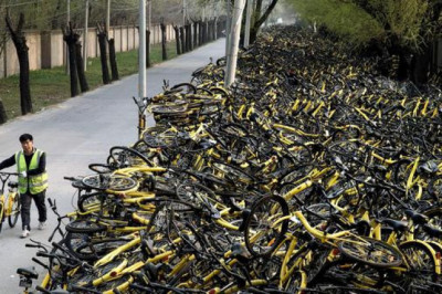 Пекин . Свалка велосипедов 