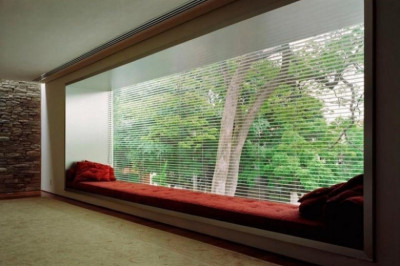 Смотрим на мир сквозь большое окно