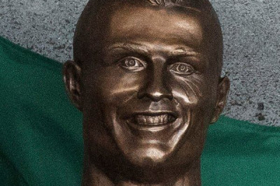 Подборка смешных реакций на статую Криштиану Роналду 