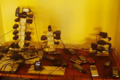 Как заряжают телефоны в армии