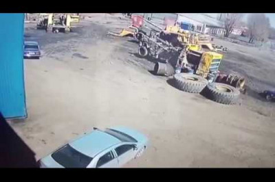 Колесо расплющило легковушку 