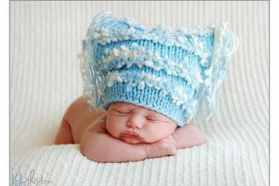 Родился в шапочке.