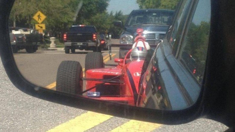 Неожиданно появился на дороге