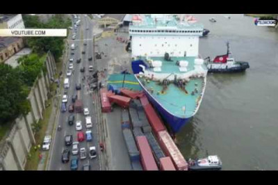 Паром врезался в пирс 