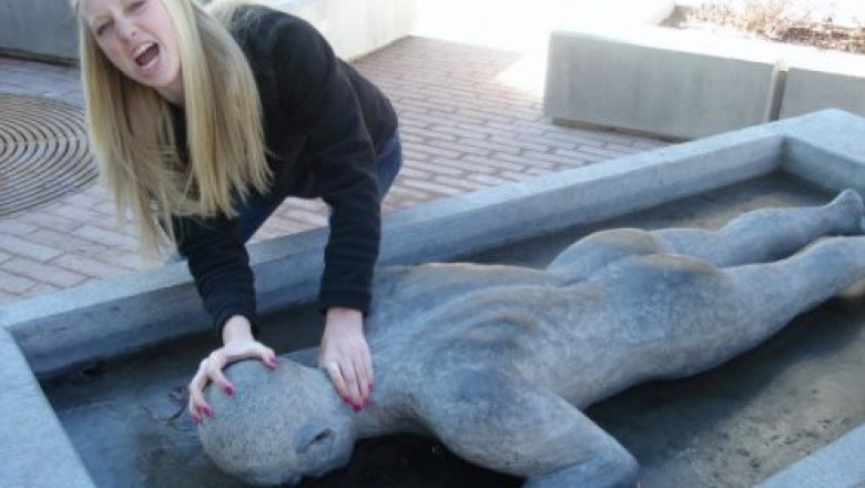 Прикольные картинки со статуями 