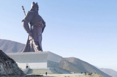 Огромные памятники - статуи со всего мира .