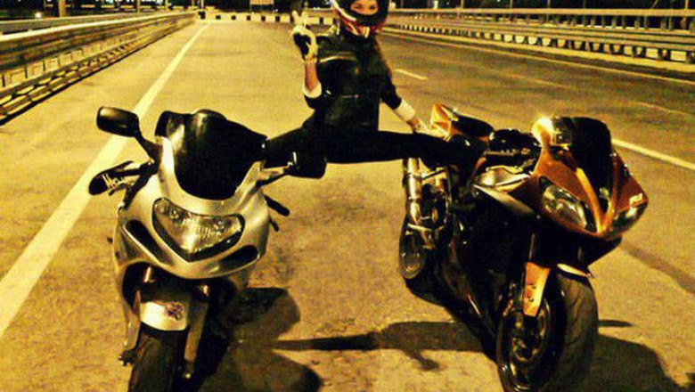 Девушки , любящие мотоциклы 