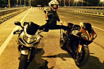 Девушки , любящие мотоциклы 