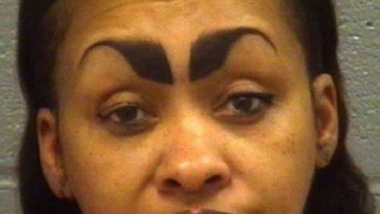 Любительницы поэкспериментировать с бровями  