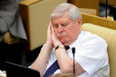 Устал трудяга на работе