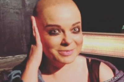 Выбрилась на лысо