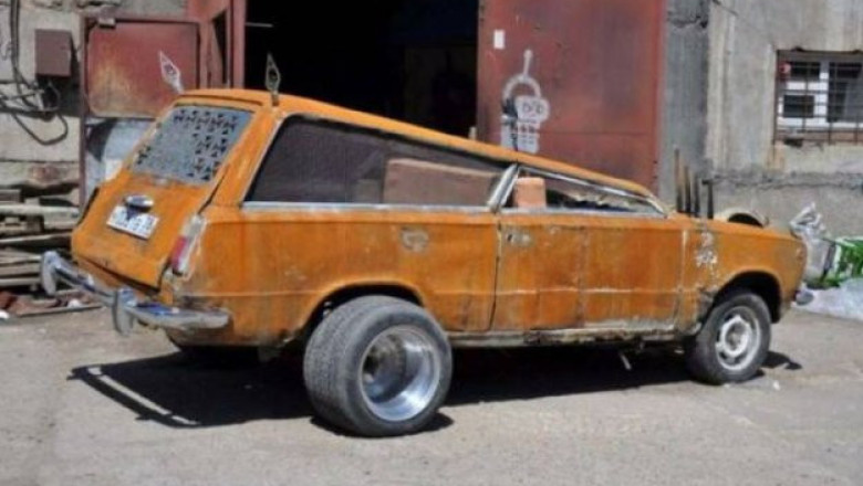 Странные автомобили на дорогах