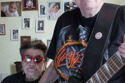 Бабушку, которая умеет писать смски, подруги во дворе называют ведьмой