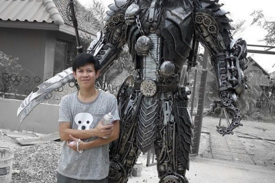 Из деталей автомобилей 