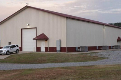 Вроде бы ничем непримечательный ангар 