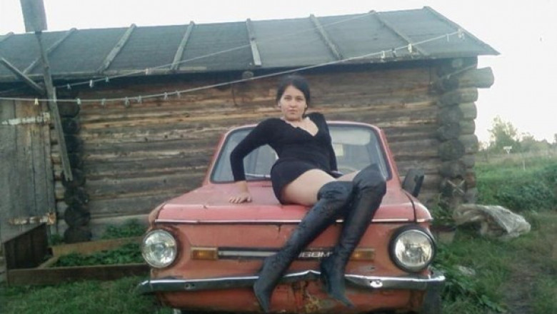 Сельская фотосессия возле техники 