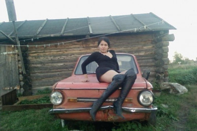 Сельская фотосессия возле техники 